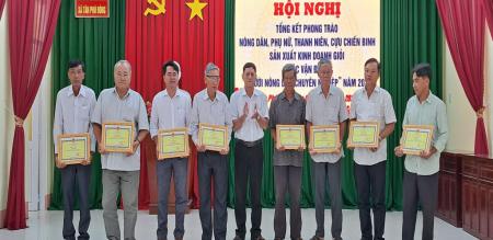 TỔNG KẾT PHONG TRÀO NÔNG DÂN, PHỤ NỮ, THANH NIÊN, CỰU CHIẾN BINH SẢN XUẤT KINH DOANH GIỎI NĂM 2024