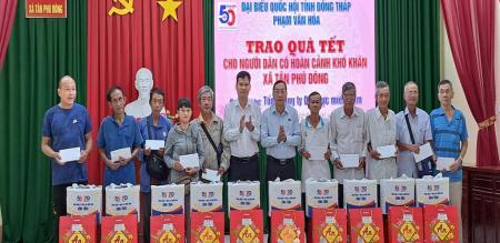 TRAO 20 PHẦN QUÀ TẾT CHO NGƯỜI DÂN CÓ HOÀN CẢNH KHÓ KHĂN