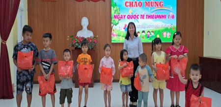 TƯNG BỪNG NGÀY HỘI THIẾU NHI 1/6 TẠI XÃ TÂN PHÚ ĐÔNG TƯNG BỪNG NGÀY HỘI THIẾU NHI 1/6 TẠI XÃ TÂN PHÚ ĐÔNG